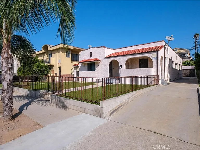 4533 Saturn St — Photo 2