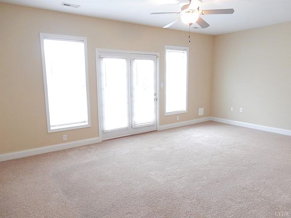 3rd image of 3008 Hill St Unit 209