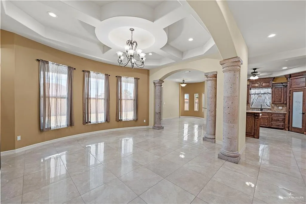 4 bed, 4.0 bath, 2409 sqft, $2,650 — Photo 4