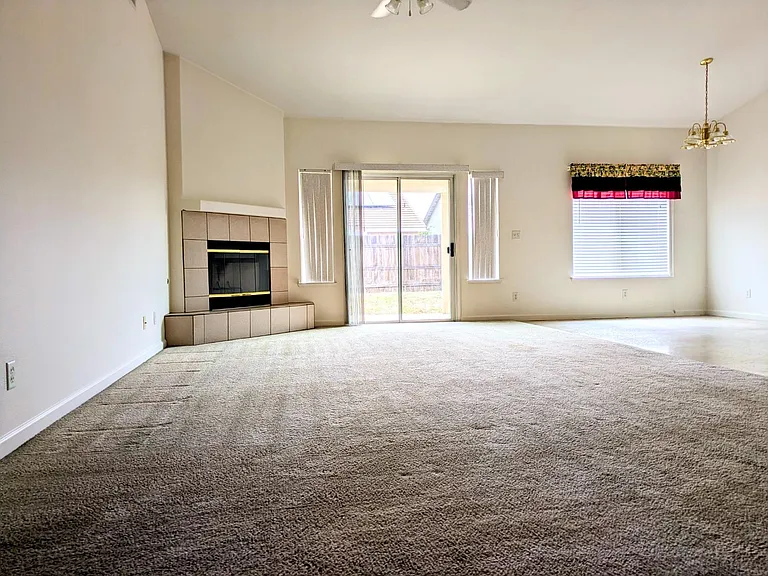 3462 Shaft St — Photo 4