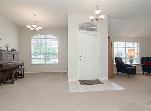 3rd image of 102 N Alder Dr
