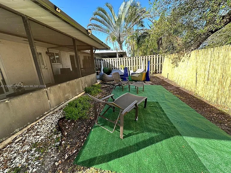 4920 SW 27th Ave #0 — Photo 4