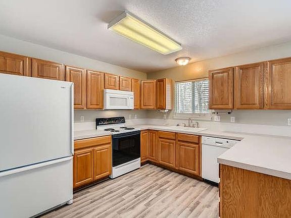 3rd image of 1106 Canyon Dr