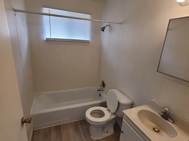 7900 W Bender Ave #4 — Photo 3