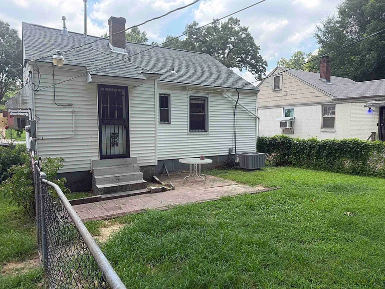 3588 Marion Ave — Photo 11