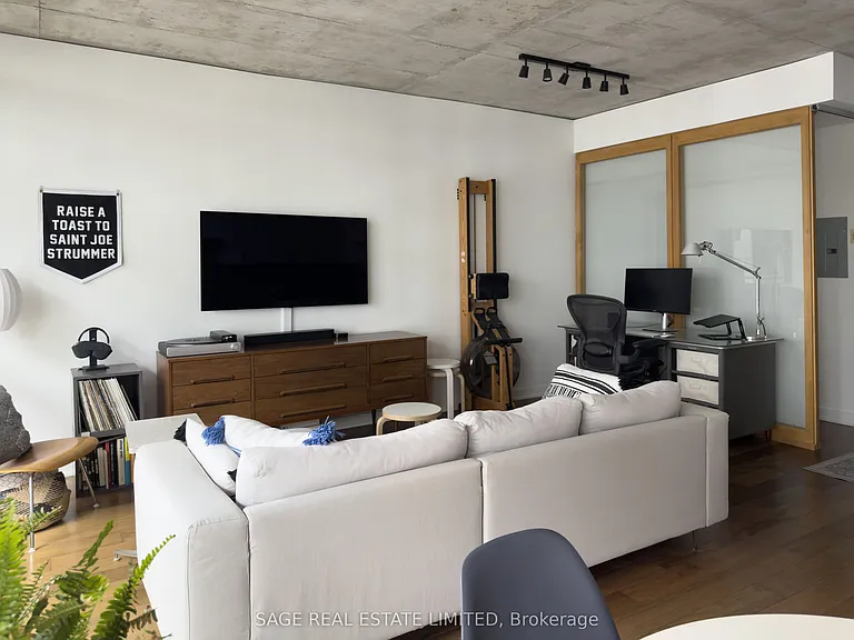 38 Niagara St #605 — Photo 2