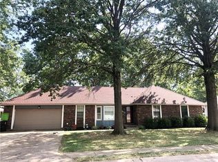 2201 W Thunderbird Dr, Harrisonville, MO 64701