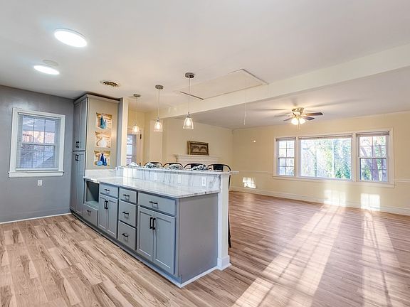 4th image of 212 Grove Park Cir