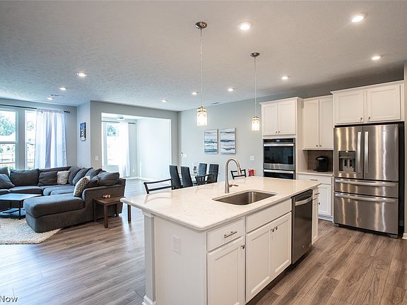 3rd image of 842 S Greenway Dr
