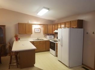 209 Wintergreen Dr, Chatham, IL 62629