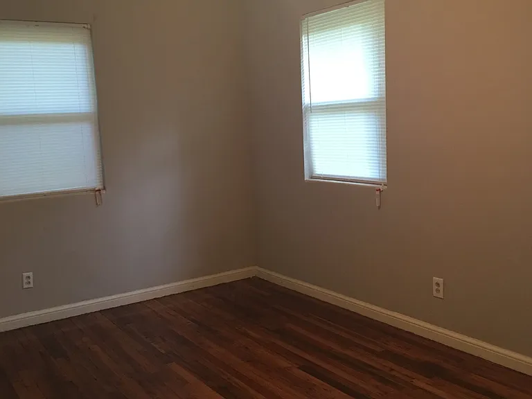 935 Delores Dr — Photo 9