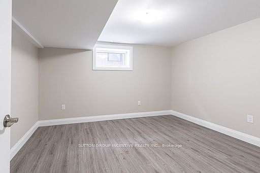 5th image of 240 Wellington St E
