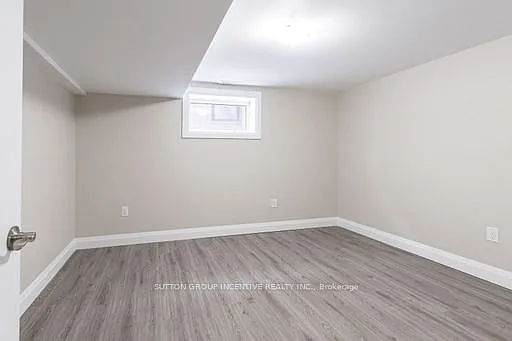 240 Wellington St E — Photo 5