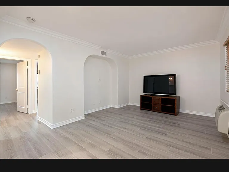 2752 B St #111 — Photo 11