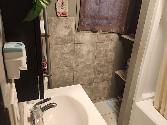 5th image of 138 Crescent Ave