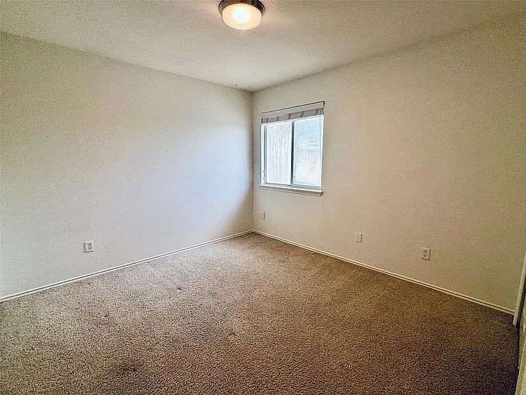 100 Crockett Rd — Photo 23