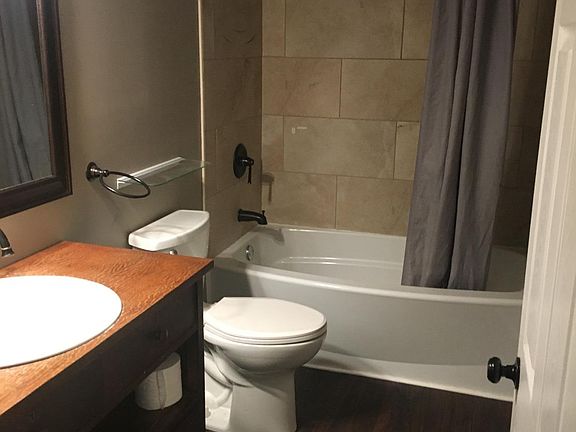 Dresser style sink, large tub