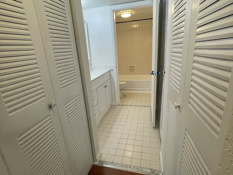 2811 N Oakland Forest Dr #206 — Photo 7