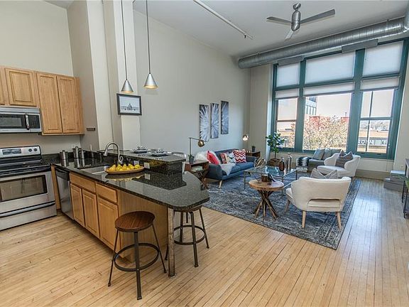 2nd image of 1951 W 26th St APT 207
