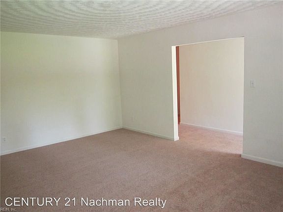 3rd image of 204 Sierra Dr