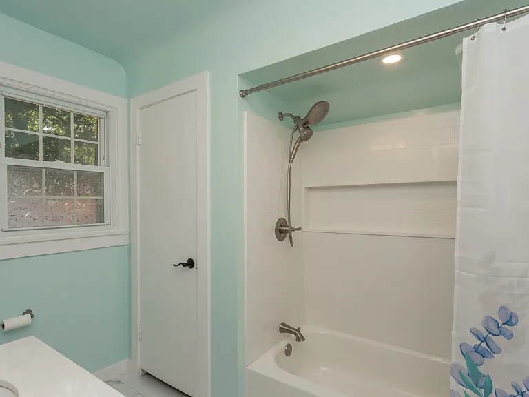 4243 Beverly Dr — Photo 34