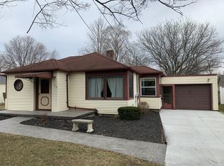 1125 S Line St, Chesaning, MI 48616