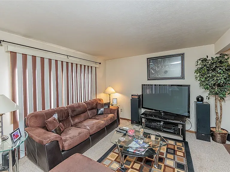 19021 Abby Ave — Photo 3