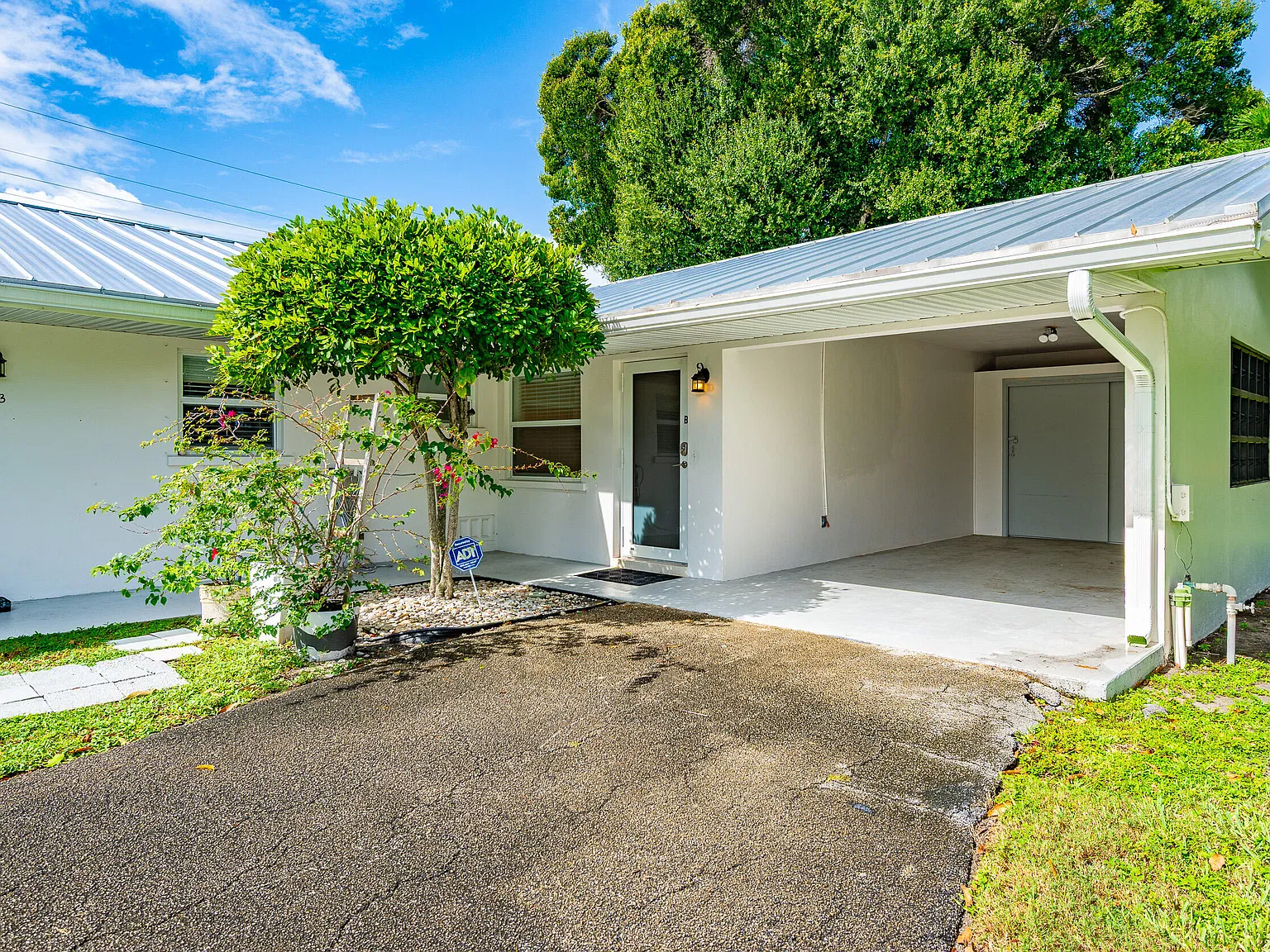 2 bed, 1.5 bath, 1619 sqft, $3,200 — Photo 3