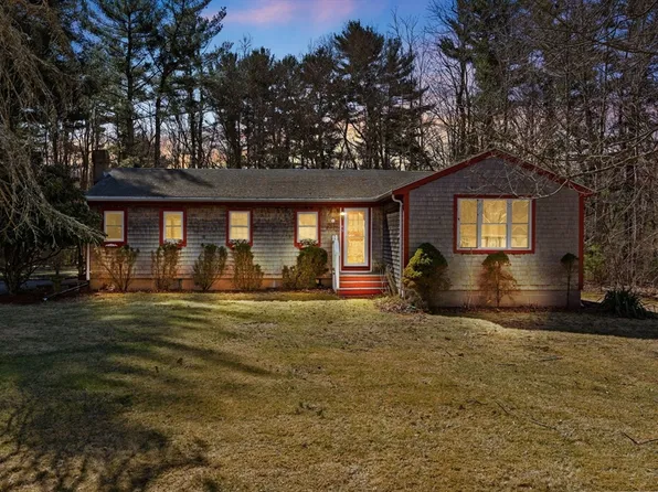 45 King St, Raynham, MA 02767