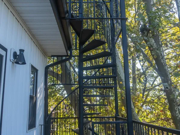 4 Highview Road image 9 of 20