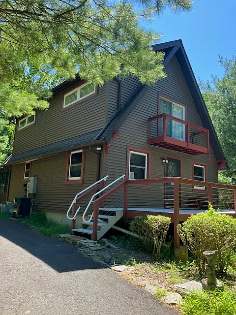 3 bed, 1368 sqft, $2,400 — Photo 2