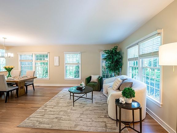 3rd image of 25 Livermore Ln
