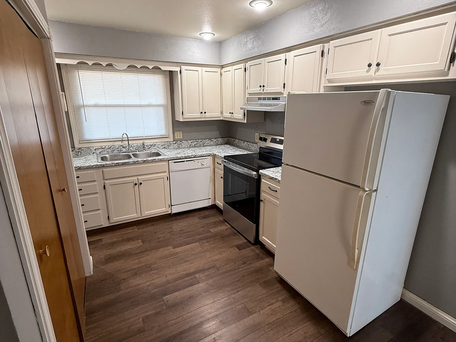 2 bed, 1000 sqft, $1,000 — Photo 4