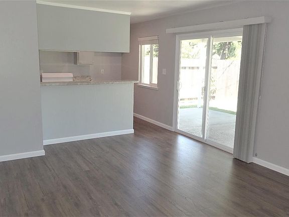 3rd image of 1807 Edgemont Way