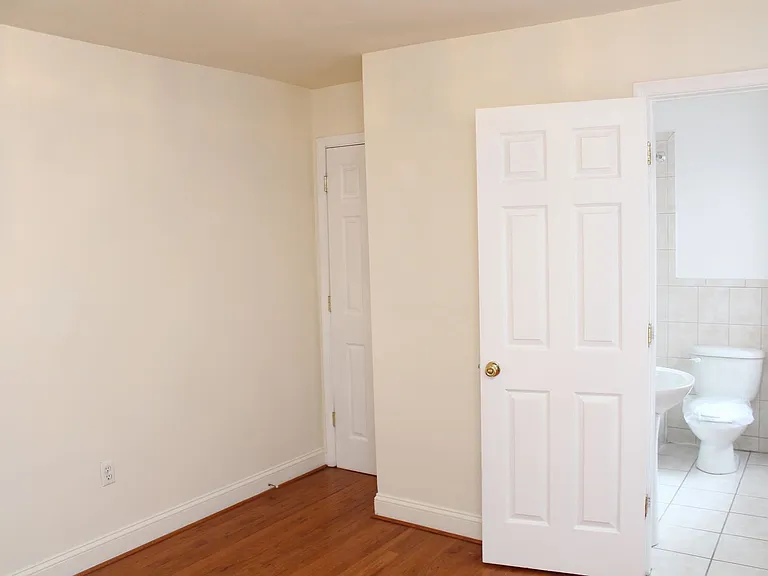 809 Park Ave — Photo 4