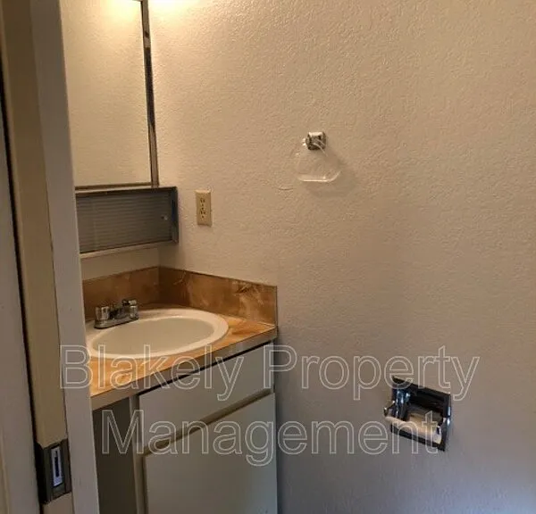 3047 N Linda Vista Ln — Photo 7