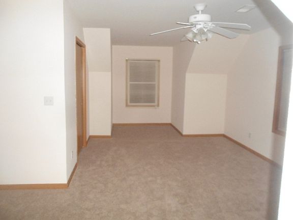 3rd image of 511 W Belle Ave
