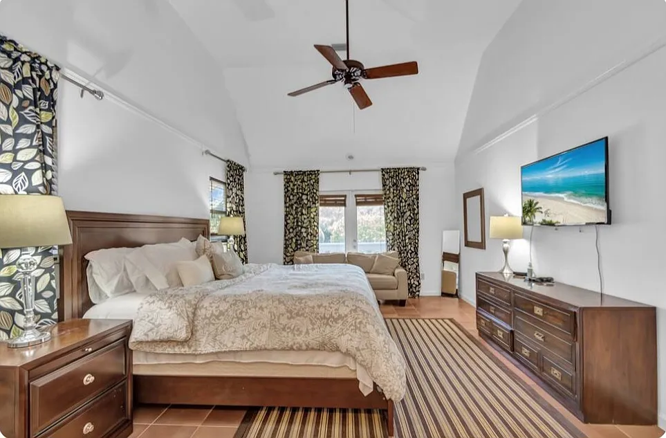 1821 E Barefoot Pl — Photo 3