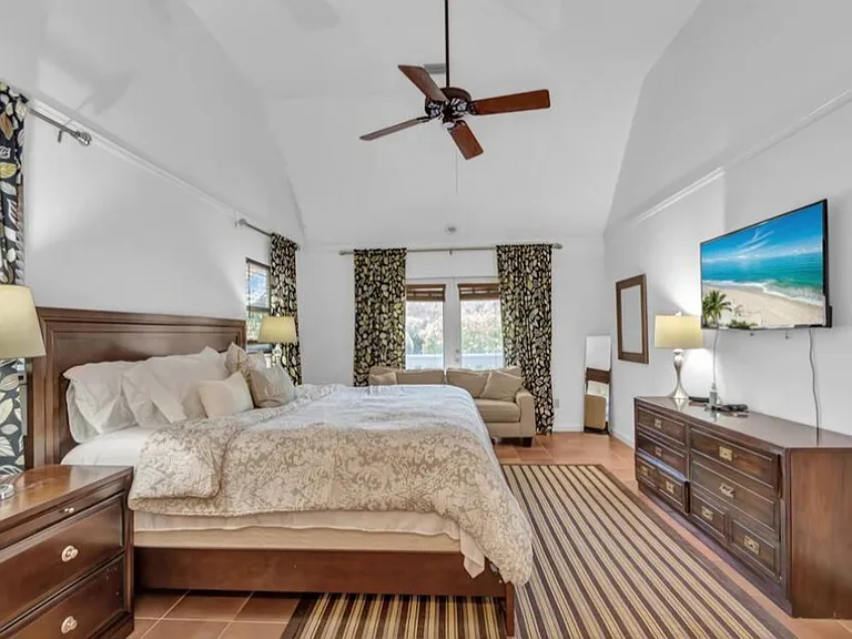 1821 E Barefoot Pl — Photo 3