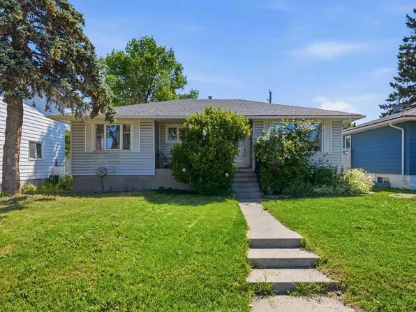 2808 W 19th St NW, Calgary, AB T2M 3V8