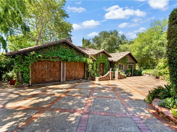 302 W Carter Ave, Sierra Madre, CA 91024
