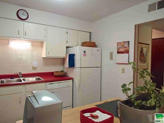 4th image of 1317 Seneca St APT 305