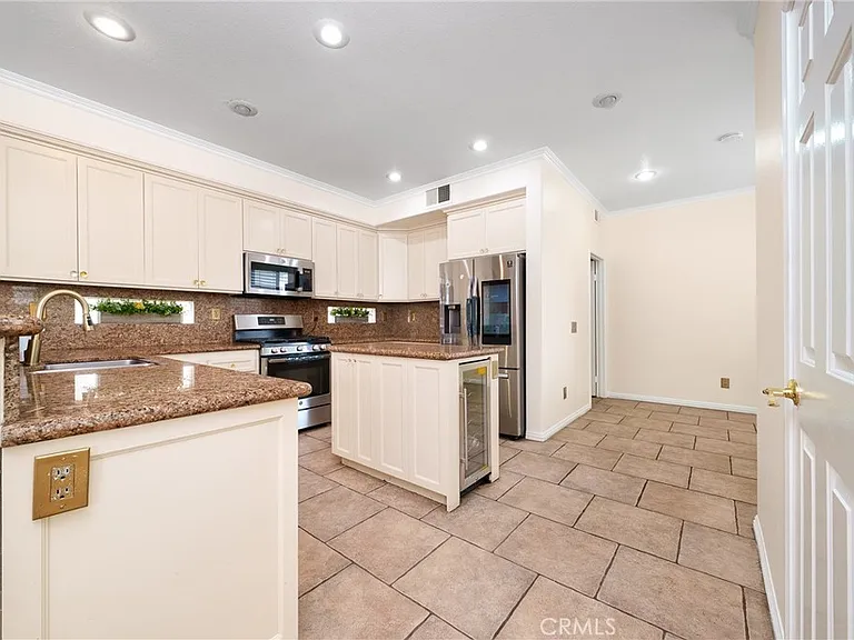 12241 Queensbury Dr — Photo 6