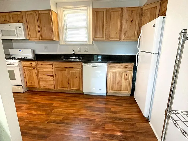 413 W Liberty St — Photo 13