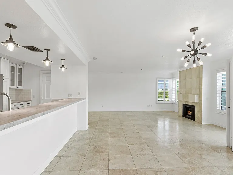 260 Cagney Ln #114 — Photo 24