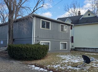 28 S Prairie St #28, Batavia, IL 60510