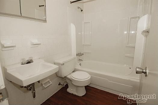 Bathroom w/ Tub & Shower
