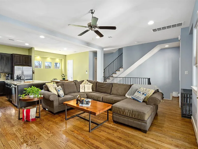 1720 Live Oak St — Photo 10