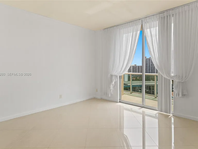 19390 Collins Ave #17 — Photo 26