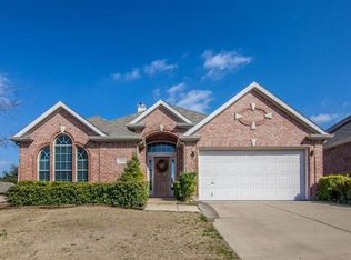 1516 Babbling Brook Dr, Grand Prairie, TX 75050